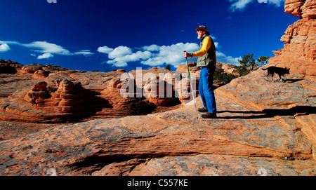 USA, Wyoming, Red Canyon, Wanderer felsige Landschaft betrachten Stockfoto