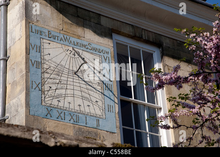 Sonnenuhr auf Malmesbury Haus in Salisbury, England, Vereinigtes Königreich Stockfoto