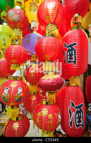 Lampions in einen Shop, Silk Market, Beijing, China Stockfoto