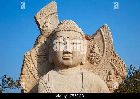 Stehender Stein Buddha in einem Museum, Gyeongju National Museum, Gyeongju, Südkorea Stockfoto