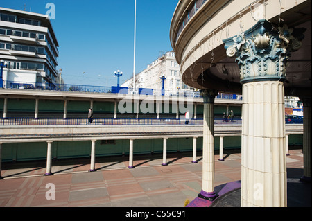 Elegante Architektur der 1930er Jahre Eastbourne Musikpavillon an der Küste von der Kurstadt in East Sussex Stockfoto