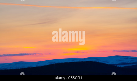 Schottland, Schottisches Hochland, Cairngorm National Park. Blick von der alten Militärstraße (jetzt Teil von der A939) Stockfoto