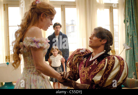 VERZAUBERTE 2007 Walt Disney Pictures Film mit l: Amy Adams, Patrick Dempsey, Rachel Covey und James Marsden Stockfoto