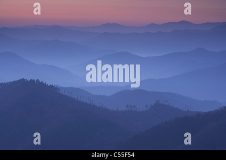 Berge in den frühen Morgenstunden Stockfoto