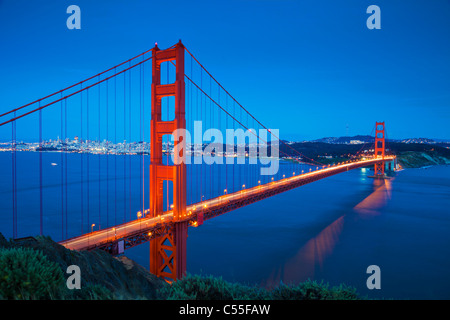 San Francisco, die Golden Gate Bridge Ampel Wanderwege über die Brücke in Marin County City of San Francisco Kalifornien USA Stockfoto