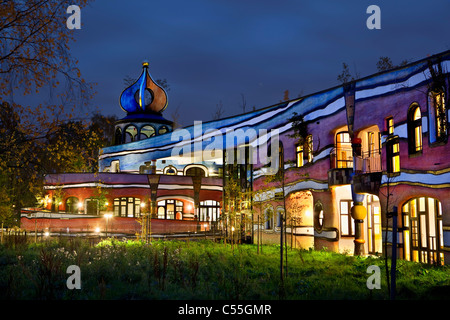 Niederlande, Gerlach. Haus für Kinder, die Genesung von schwerer Krankheit genannt: Regenboogspiraal. Architekt: Hundertwasser Stockfoto