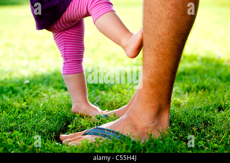 Mann mit seiner Tochter in einem Park, Traverse City Grand Traverse County, Michigan, USA Stockfoto