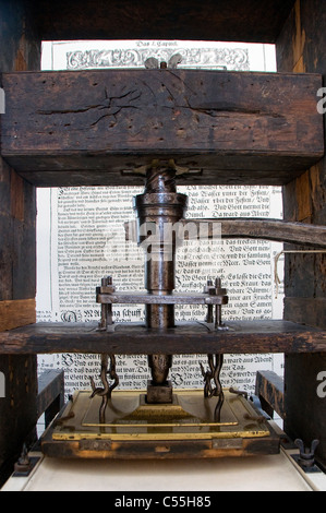 Eine alte Gutenberg stil Holz- schraube drücken Sie im Deutschen Museum in München Hauptstadt von Bayern angezeigt. Deutschland Stockfoto