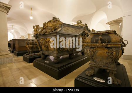 Särge in einer Kathedrale, Berliner Dom, Berlin, Deutschland Stockfoto