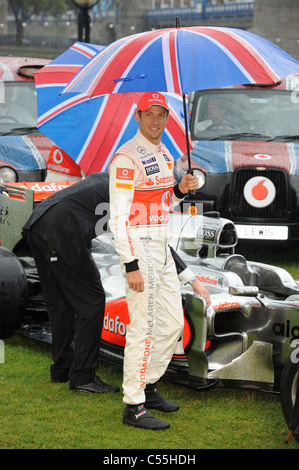 JENSON BUTTON VODAFONE MCLAREN MERCEDES PHOTO CALL POTTERSFIELDS LONDON ENGLAND 7. Juli 2011 Stockfoto