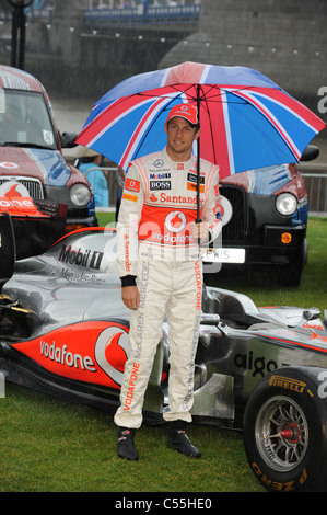 JENSON BUTTON VODAFONE MCLAREN MERCEDES PHOTO CALL POTTERSFIELDS LONDON ENGLAND 7. Juli 2011 Stockfoto