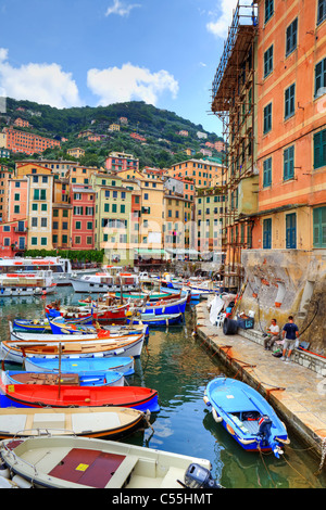 Camogli ist eine alte Hafenstadt in Ligurien, auf den Golfo Paradiso Stockfoto