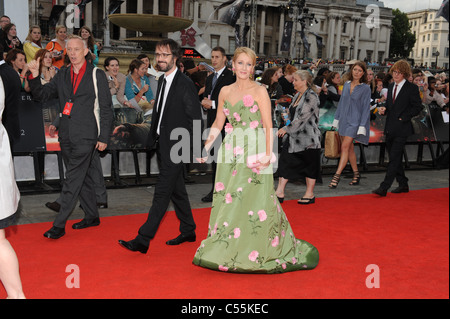 JK ROWLING & NEIL MURRAY HARRY POTTER und die Heiligtümer des Todes - Teil 2 - WORLD PREMIERE TRAFALGAR SQUARE LONDON ENGLAND 07 Jul Stockfoto