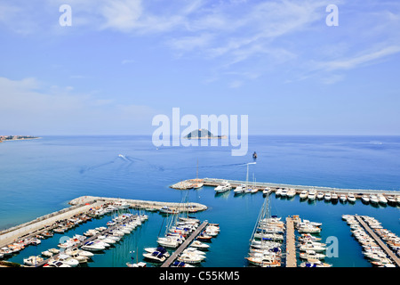 Blick auf die Insel Gallinara, ist ein Naturschutzgebiet für Möwen Stockfoto