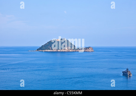 Blick auf die Insel Gallinara, ist ein Naturschutzgebiet für Möwen Stockfoto