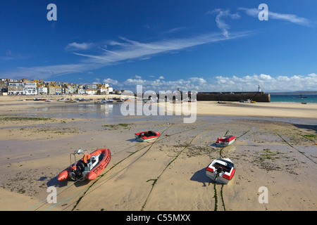 Boote am Strand, britische Inseln, St. Ives, Cornwall, England Stockfoto