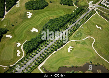 Den Niederlanden, in der Nähe von Den Bosch, Golfplatz, Haverleij Burgen angehören. Luft. Stockfoto
