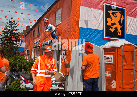 Die Niederlande, Goirle, Orange Street Irene Straße. Feiern Sieg über Japan während der Fußball-WM 2010. Stockfoto