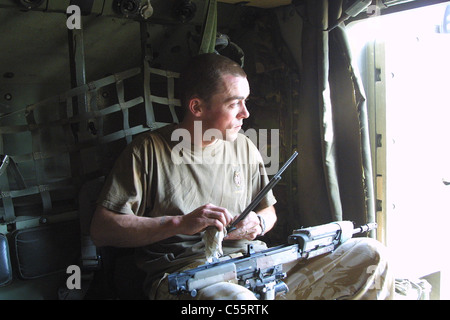 Die Royal Fusiliers/Desert Rats in Aktion, in der Nähe von Basra, während des Kriegs im Irak 2003. Stockfoto