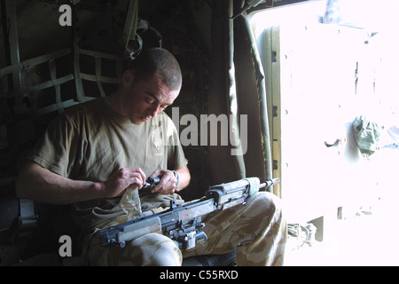 Die Royal Fusiliers/Desert Rats in Aktion, in der Nähe von Basra, während des Kriegs im Irak 2003. Stockfoto