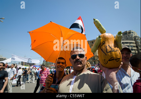 Am 8. Juli 2011 forderten viele Organisationen großen Demonstrationen in Ägypten, die Forderungen der Revolution wieder durchzusetzen. Stockfoto