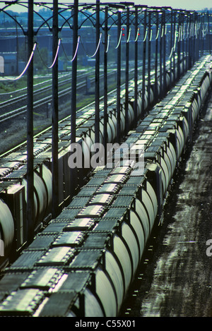 Güterzüge auf Eisenbahnschienen, Edmonton, Alberta, Kanada Stockfoto