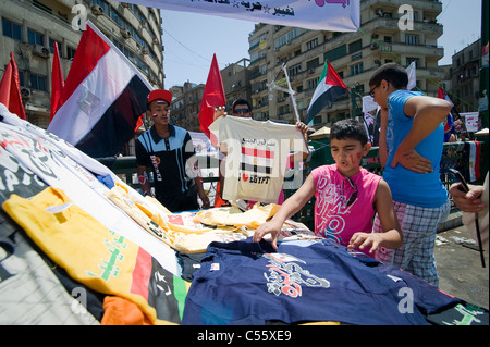 Am 8. Juli 2011 forderten viele Organisationen großen Demonstrationen in Ägypten, die Forderungen der Revolution wieder durchzusetzen. Stockfoto