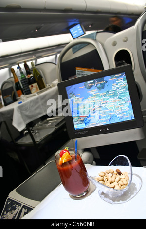 Jetairways First Class Airline Mahlzeit IFE Suppe Jetairways First Class Airline Mahlzeit IFE Suppe Flugzeug Flugzeuge Flugzeuge Mahlzeit Einstellung cha Stockfoto