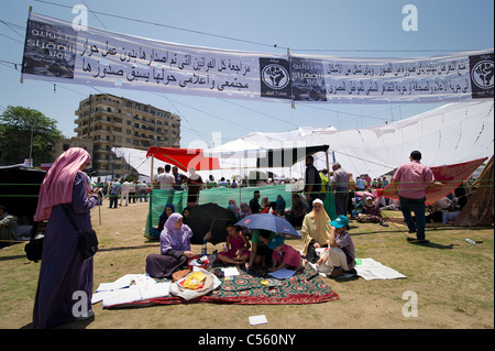 Am 8. Juli 2011 forderten viele Organisationen großen Demonstrationen in Ägypten, die Forderungen der Revolution wieder durchzusetzen. Stockfoto