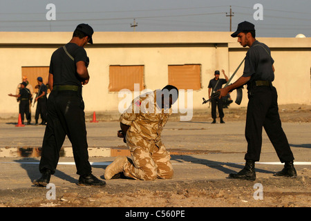 Übung mit der Elite irakische Polizei Support Unit und britische Militärpolizei, Basra, Irak, Nahost Stockfoto