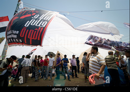 Am 8. Juli 2011 forderten viele Organisationen großen Demonstrationen in Ägypten, die Forderungen der Revolution wieder durchzusetzen. Stockfoto