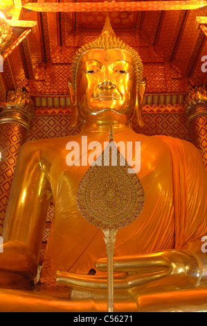 Golden Buddha Wat Phanan Choeng Ayutthaya Thailand. Stockfoto