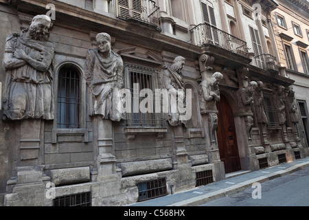 Atlantes auf Casa Degli Omenoni in Mailand, Italien Stockfoto