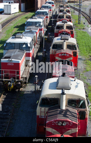 Alten finnischen Elektro Diesellokomotiven bei Railroad Depot, Finnland Stockfoto