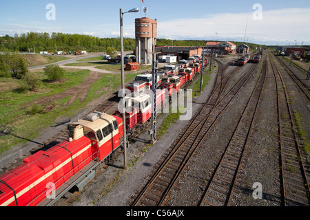 Luftbild der alten finnischen diesel-elektrische Lokomotiven bei Railroad Depot, Finnland Stockfoto