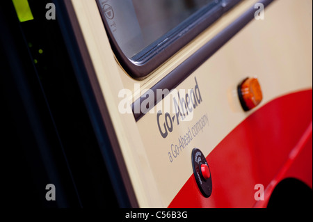 Brighton & Hove Bus in Aktion auf den Straßen der Stadt Brighton, East Sussex. Stockfoto