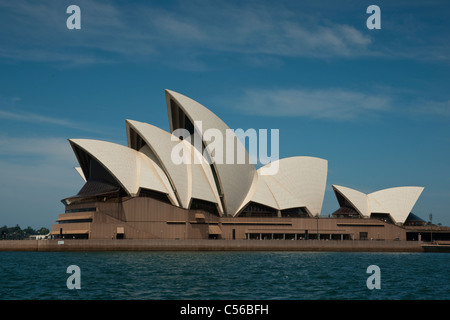 Sydney, Australien - 19. Februar 2011: Sydney Opera House vom Hafen Stockfoto