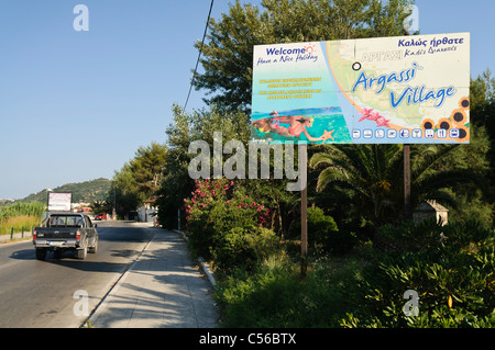 Melden Sie Besucher ins Dorf Argassi, Zakynthos Stockfoto