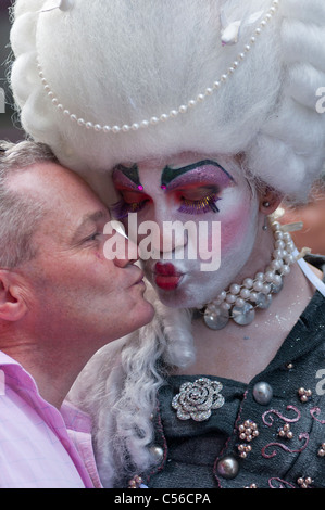 Bunte Zeichen am London Gay Pride Parade 2011. UK Stockfoto