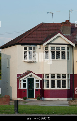 Doppelhaushälfte im Londoner Stadtteil Enfield. Großbritannien Stockfoto