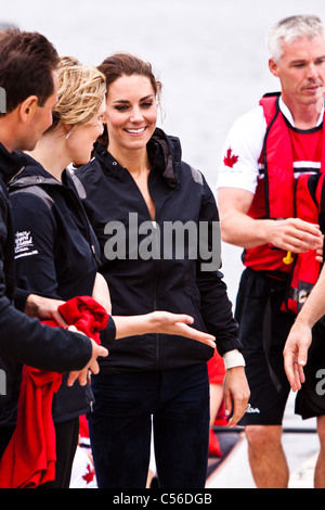 Catherine, Herzogin von Cambridge Lächeln nach dem Wettkampf im Drachenboot-Rennen auf PEI Dalvay Lake in der Nähe von Charlottetown Stockfoto