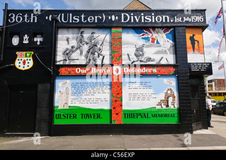 Wandbild in East Belfast zum Gedenken an die 36. Ulster Division, gebildet aus der Ulster Volunteer Force im Jahr 1914 Stockfoto