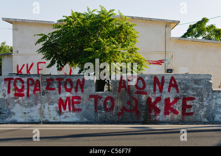 Grafitti unterstützen die KKE, die kommunistische Partei Griechenlands. Stockfoto