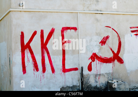 Grafitti unterstützen die KKE, die kommunistische Partei Griechenlands. Stockfoto