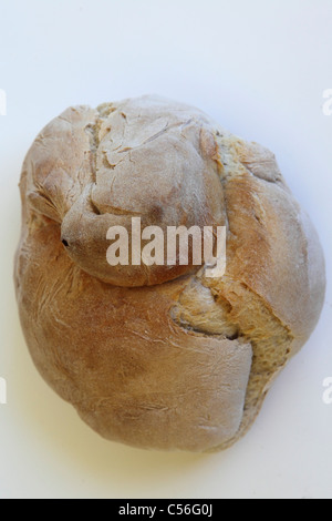 Frisch gebackene Pao Alentenjano, Bauernbrot aus Portugal. Der Stil von Brot entsteht in der Region Alentejo, Portugal. Stockfoto