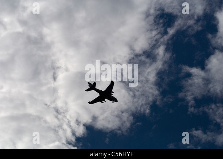 United States Navy Northrop Grumman EA-6 b Prowler im Flug über Coronado Beach in Kalifornien. © Craig M. Eisenberg Stockfoto