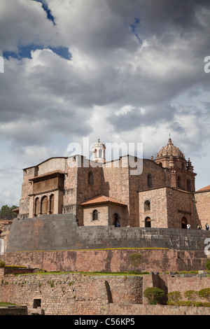 Außenseite des Heiligen Francisco Kirche und Kloster, Cusco, Peru Stockfoto