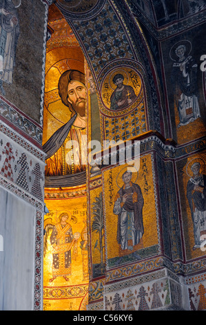 Die Apsis aus dem Querschiff in Cattedrale di Monreale betrachtet Stockfoto