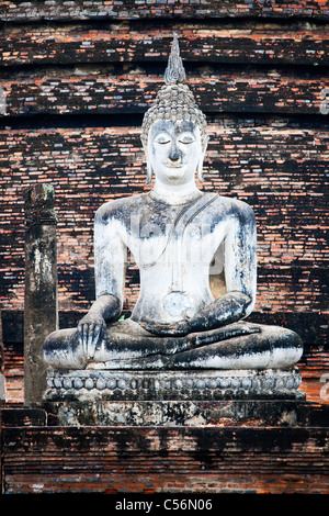 Statue eines Buddha im Sukhothai historischen Park, Thailand Stockfoto
