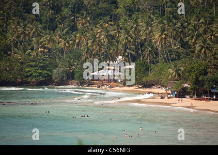 Blick auf den Strand in Mirissa von oben, Sri Lanka Stockfoto
